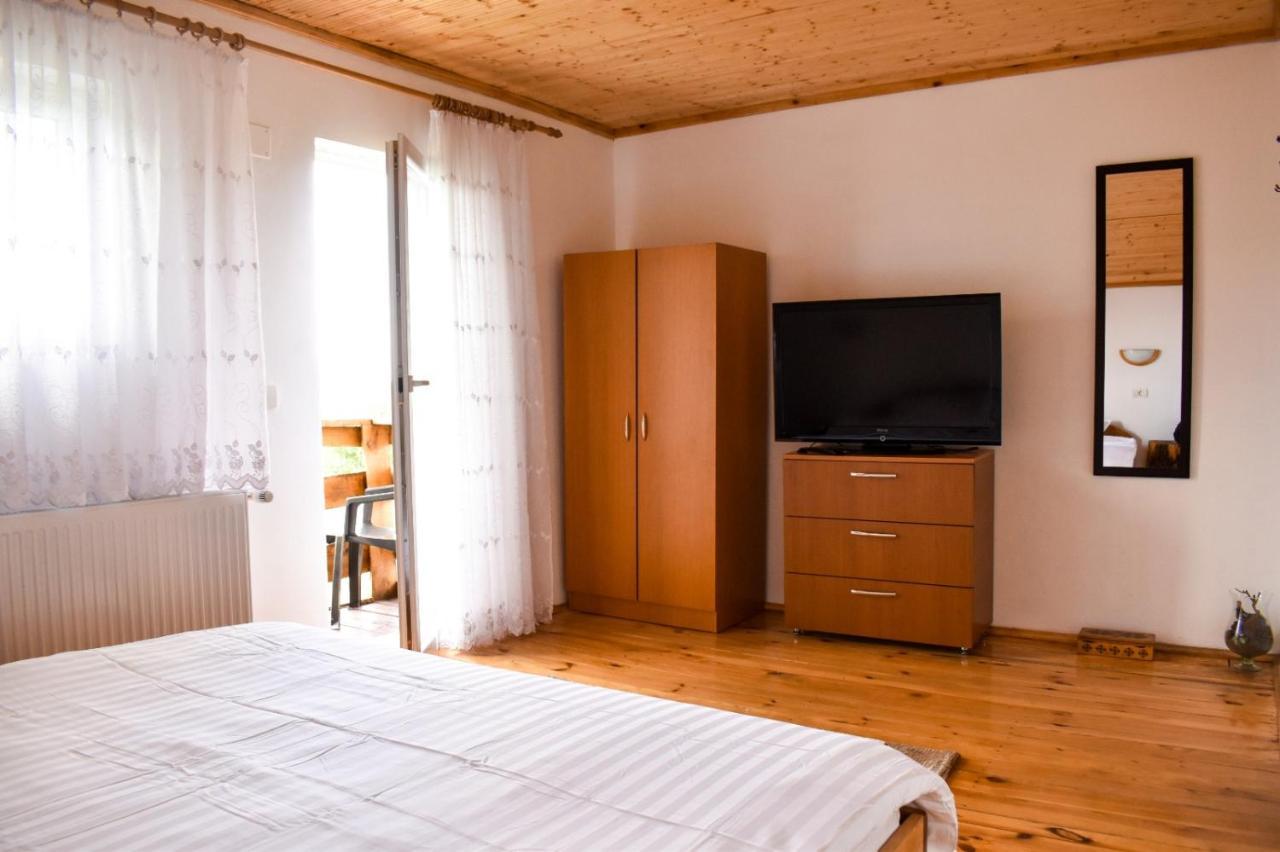 Casa De Sub Hora Villa Zărneşti Kültér fotó