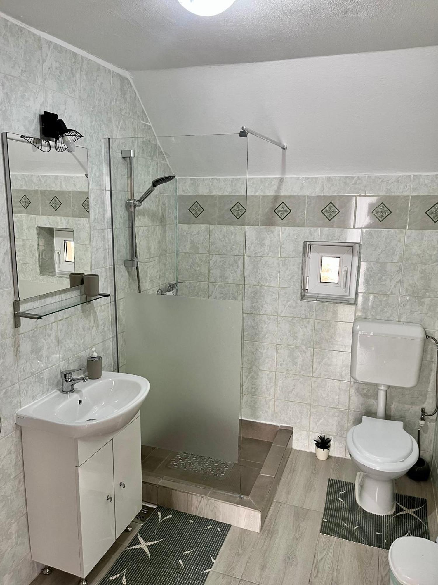 Casa De Sub Hora Villa Zărneşti Kültér fotó